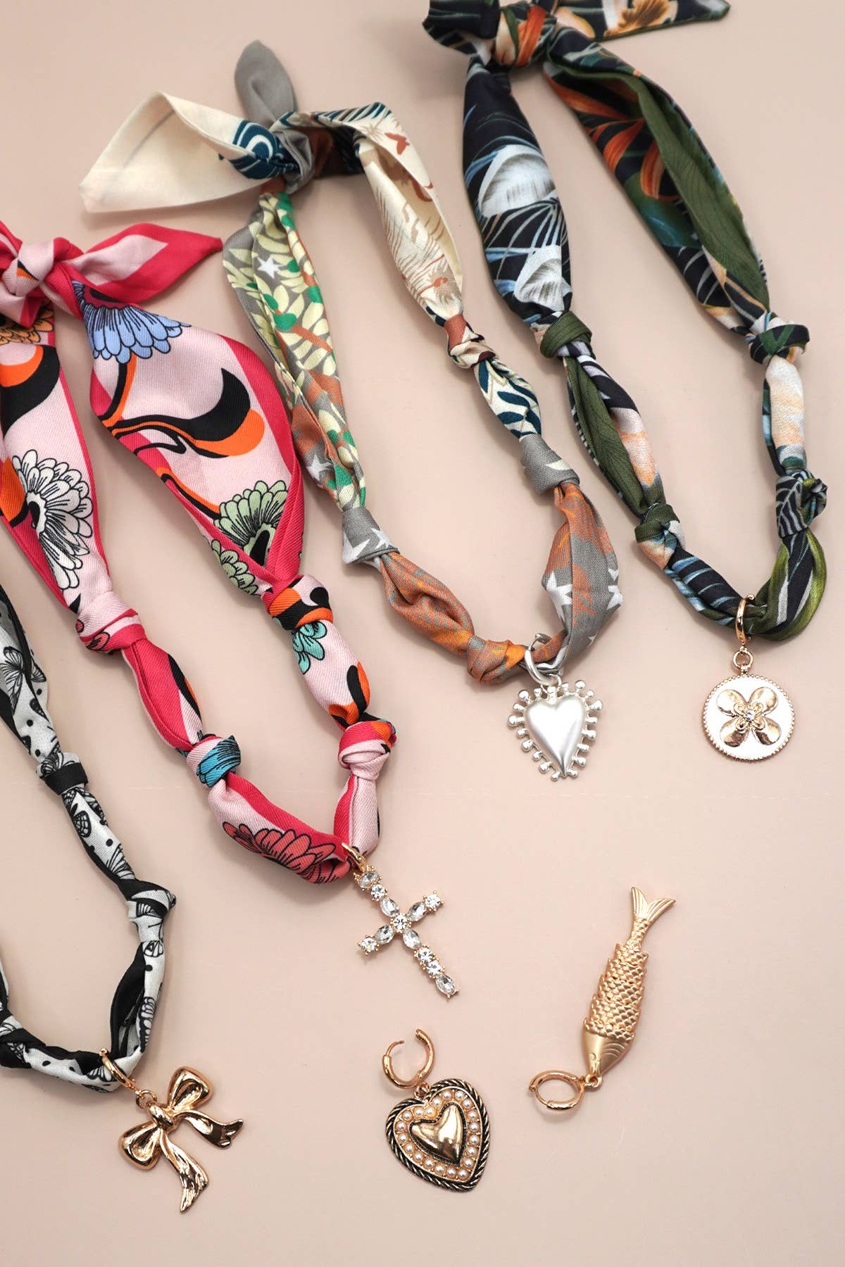 Handcrafted Scarf Interchangeable Charm Necklace | 80N92095