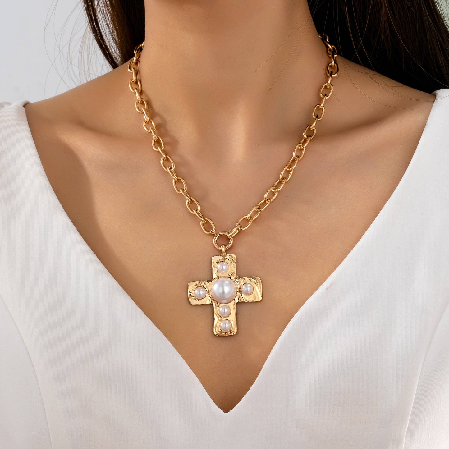 Hammered Cross Pearl Necklace | 80N93048