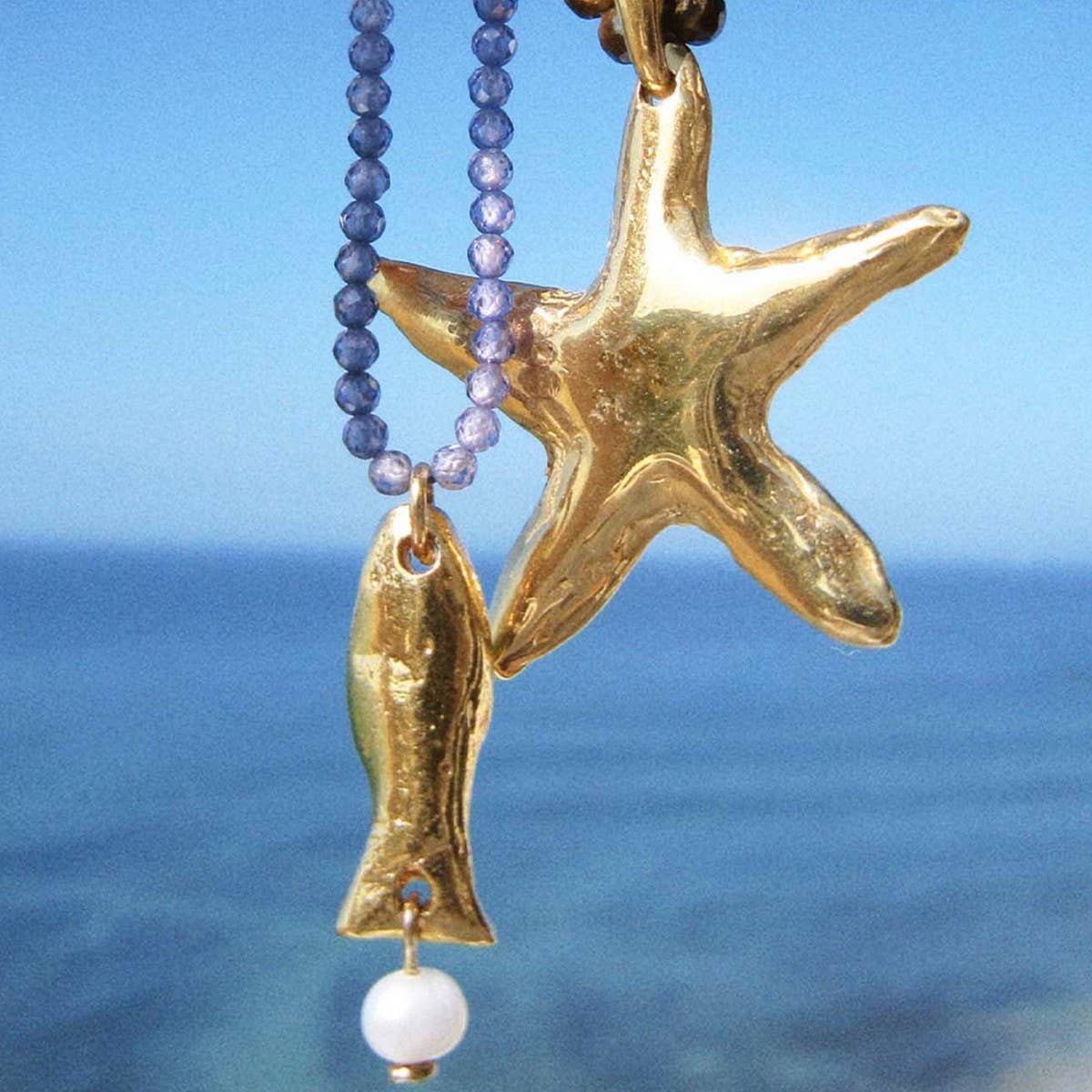 Gold Ocean Charms Necklace – Fish & Shell Beads_CWAJE4614