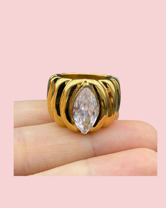 Sparkling Zircon Inlaid 18K Gold-plated Stainless Steel Ring - FGS