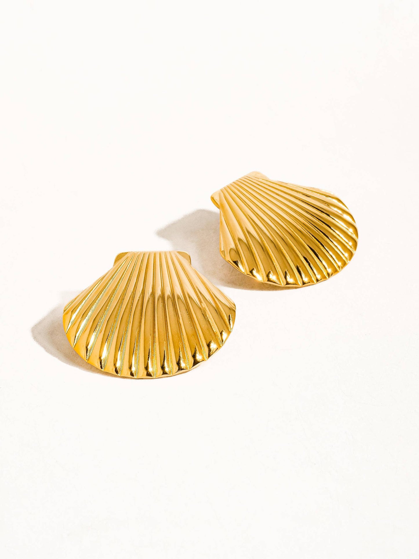 Cèpe 18K Gold Non-Tarnish Shell Studs