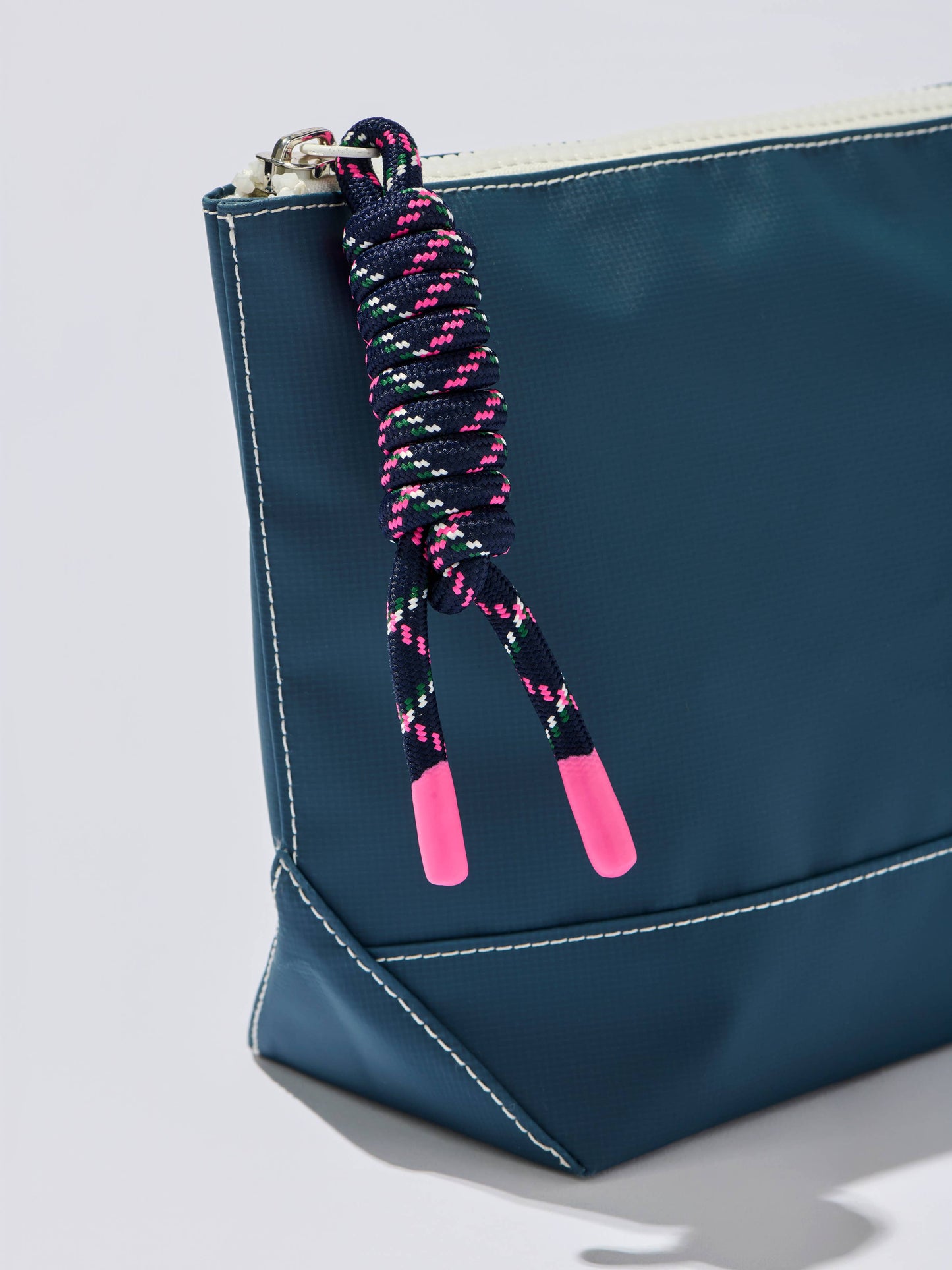 PORT WATER RESISTANT ZIP POUCH
