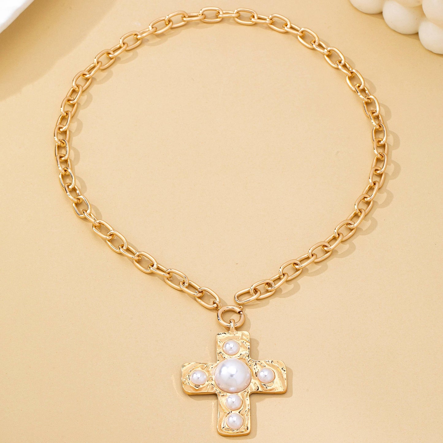 Hammered Cross Pearl Necklace | 80N93048