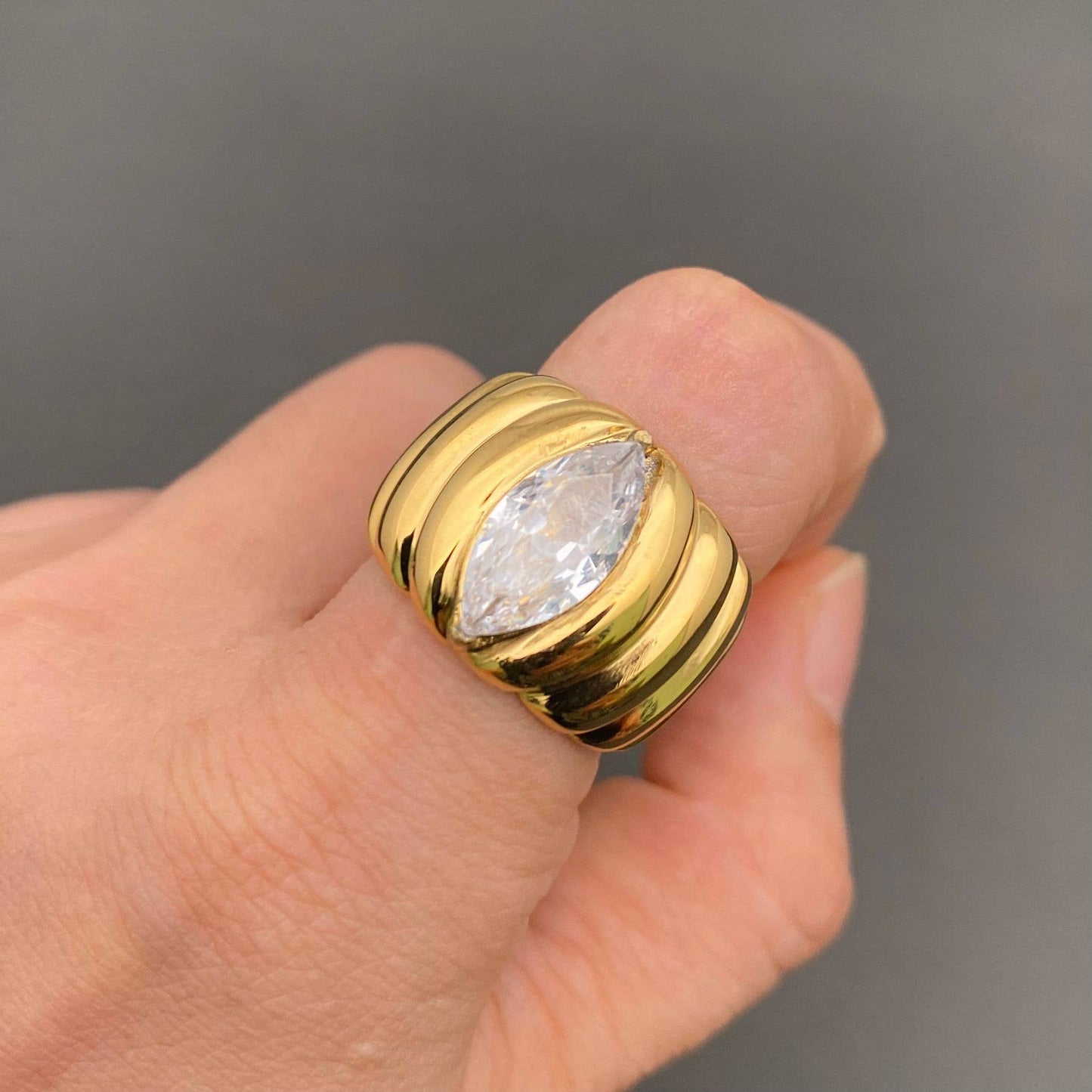 Sparkling Zircon Inlaid 18K Gold-plated Stainless Steel Ring - FGS