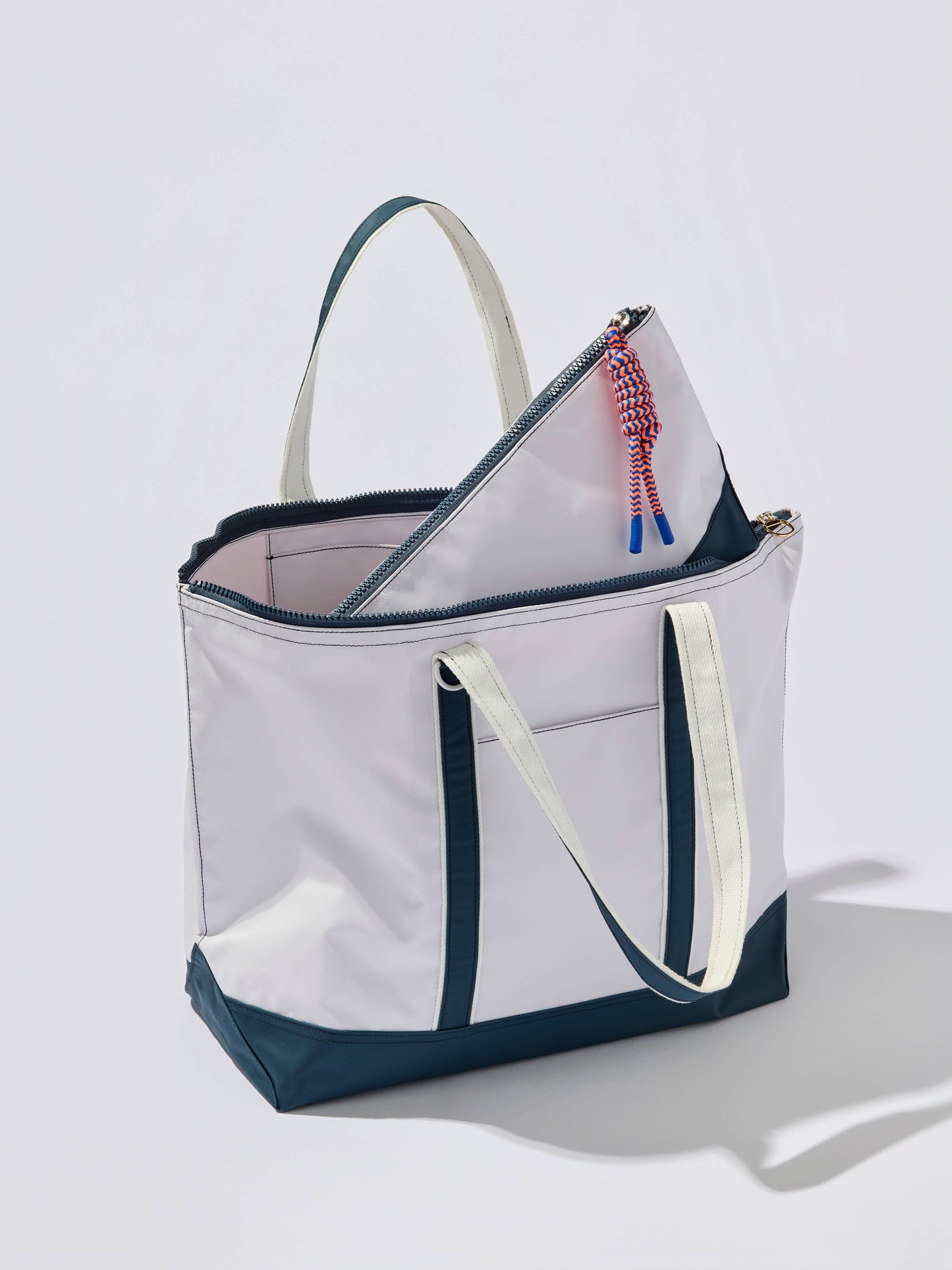 PORT WATER RESISTANT ZIP POUCH