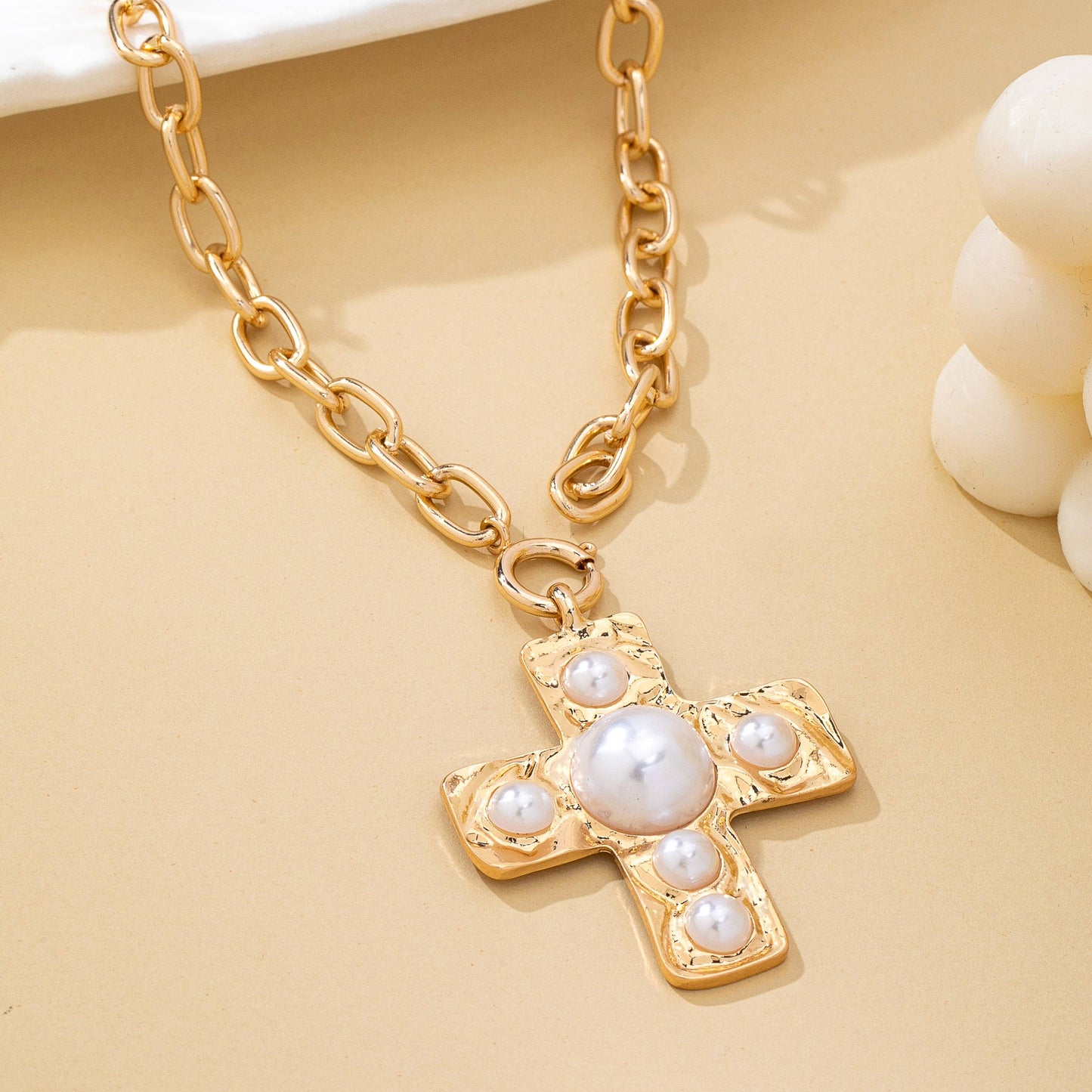 Hammered Cross Pearl Necklace | 80N93048