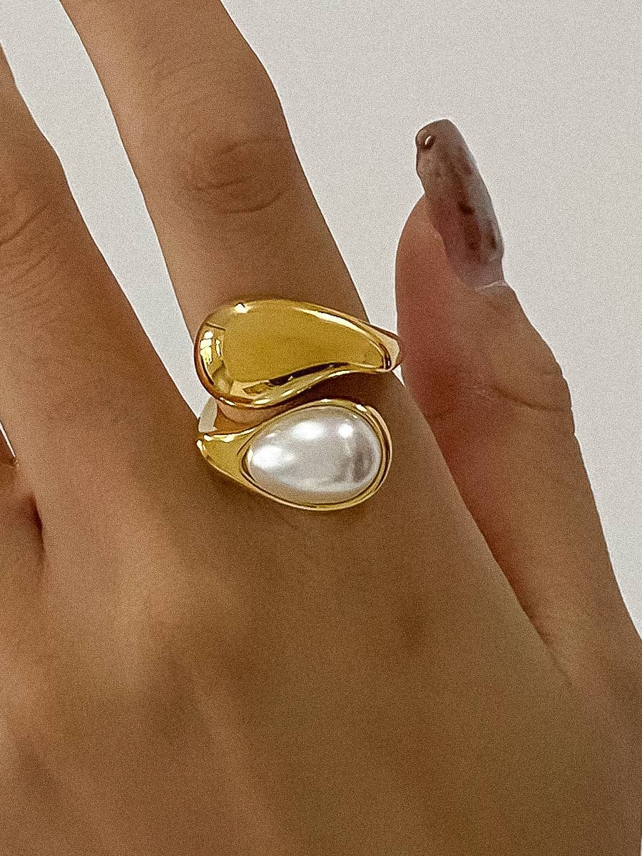 Sloan 18K Gold Non-Tarnish Pearl Wavy Ring