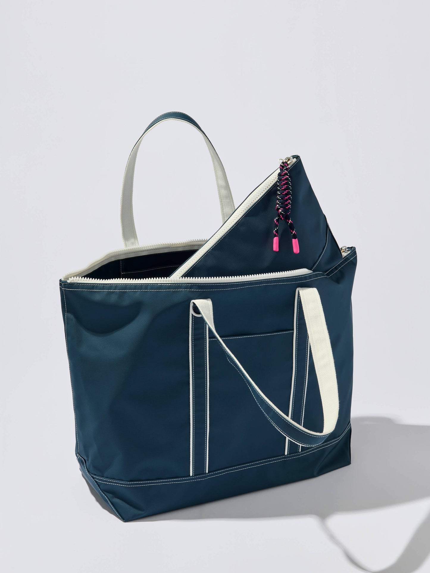 PORT WATER RESISTANT ZIP POUCH