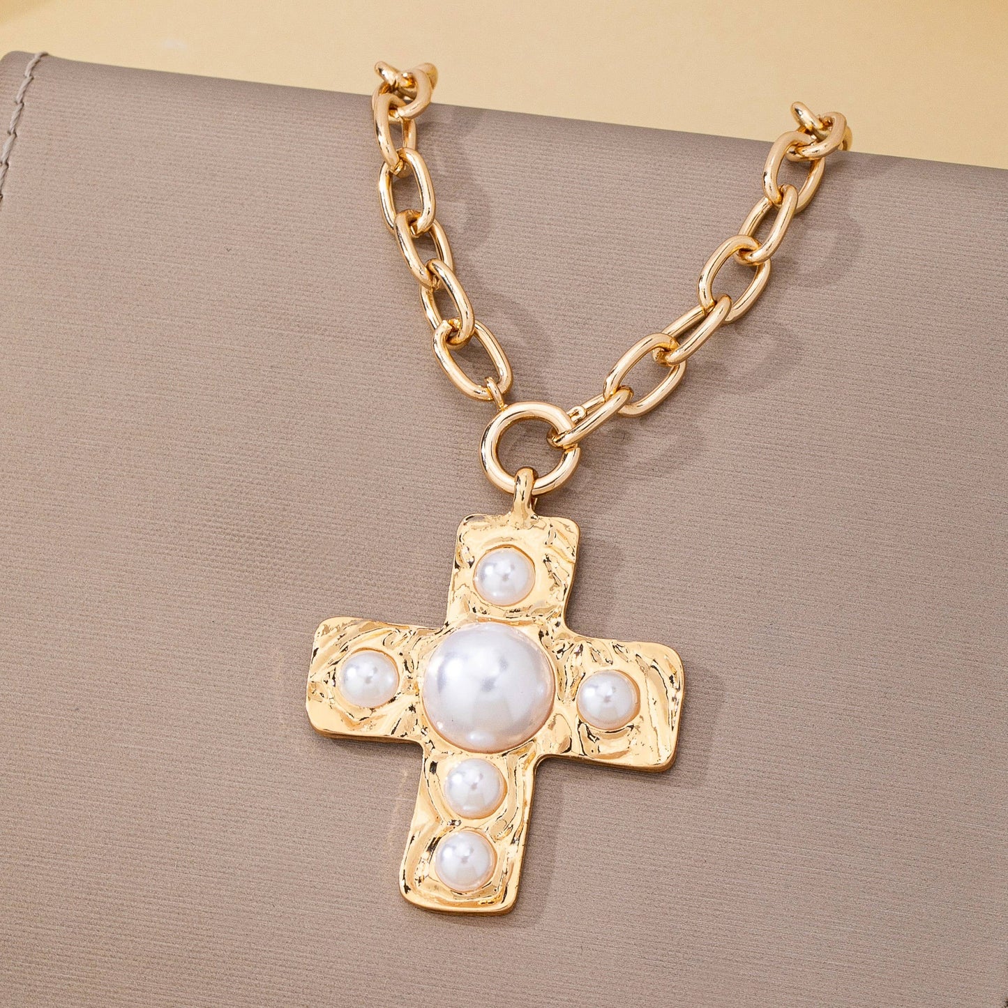 Hammered Cross Pearl Necklace | 80N93048
