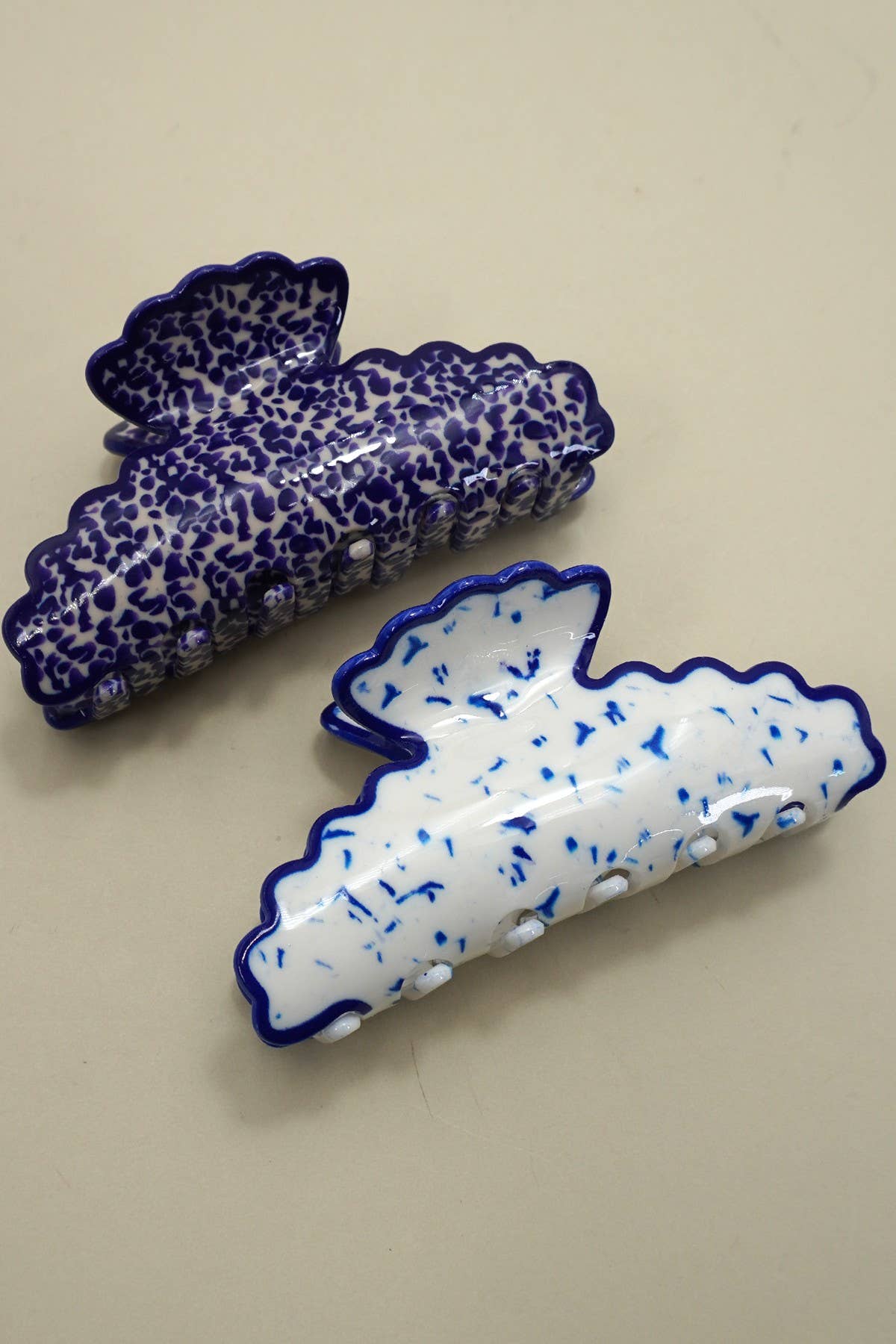 VINTAGE PORCELAIN STYLE HALF MOON HAIR CLAW CLIPS | 40H964