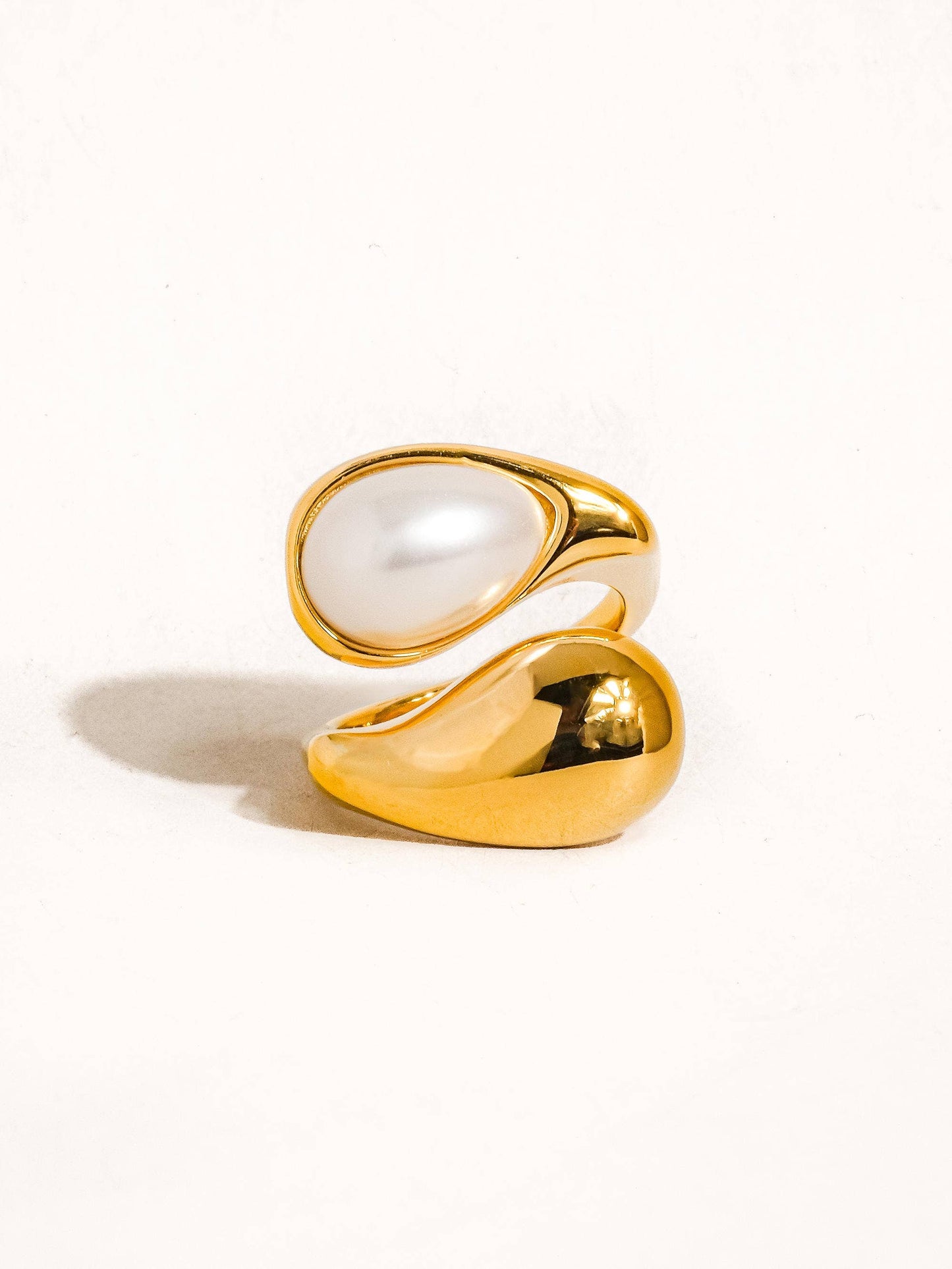 Sloan 18K Gold Non-Tarnish Pearl Wavy Ring