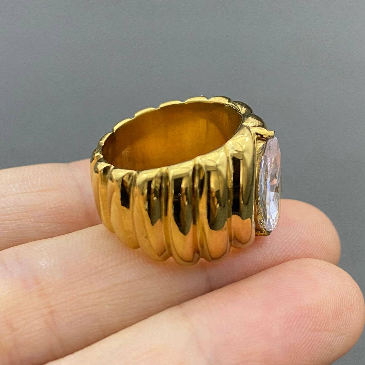 Sparkling Zircon Inlaid 18K Gold-plated Stainless Steel Ring - FGS
