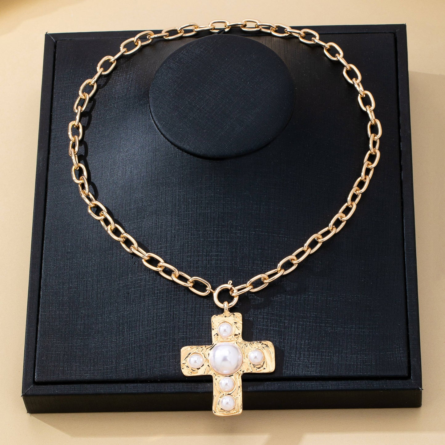 Hammered Cross Pearl Necklace | 80N93048