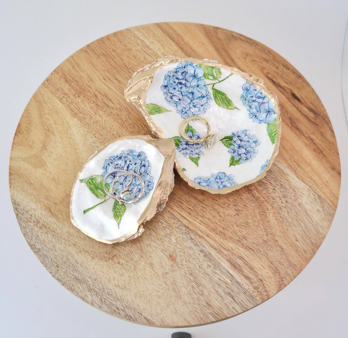 Hydrangea Blue and White Oyster Dish/Wine Topper
